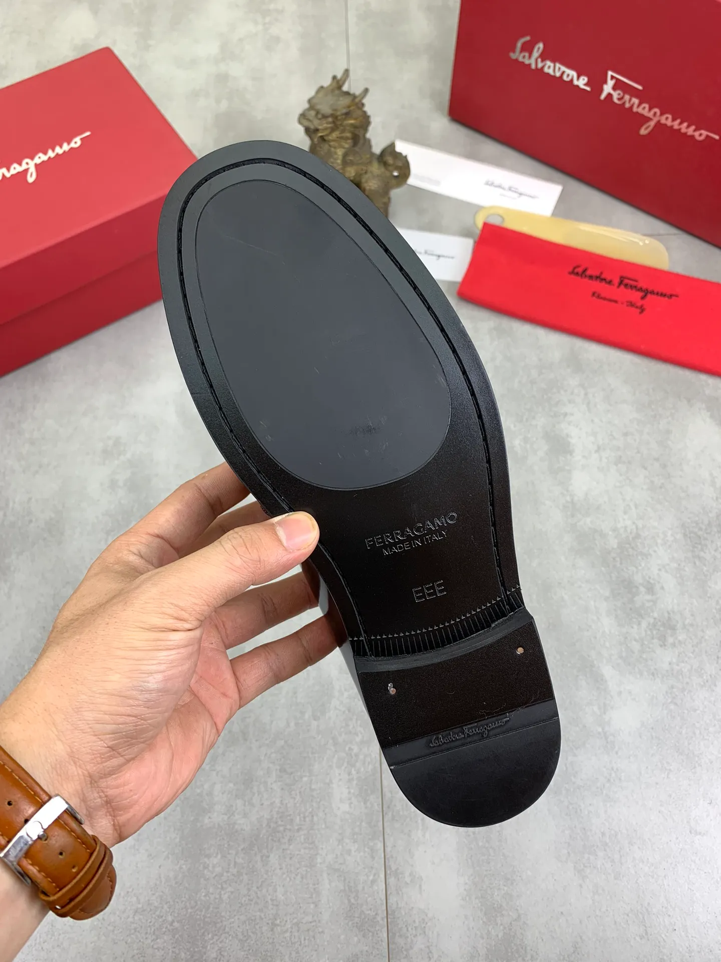 Men's Men's Shoes 💰P460💰[New Style] Water-dyed Niuli 🆘[Salvatore Ferragamo] Ferragamo's latest casual business leather shoes for men! Available at counters simultaneously! The fabric is made of specially imported original calfskin, the lining is made of imported water-dyed cowhide, and the original combination outsole is absolutely luxurious and leads the fashion trend. Matching code: 38-45; 2️⃣ colors available